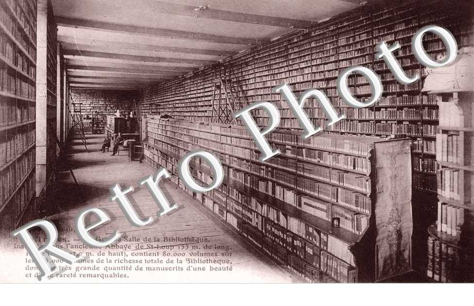 LA GRANDE SALLE DE LA BIBLIOTHEQUE