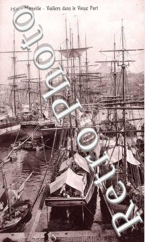 Voiliers dans le Vieux Port