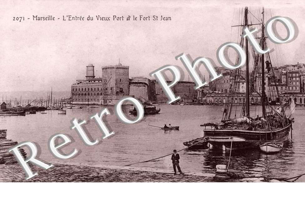 l'entree du vieux port et le Fort Saint-Jean