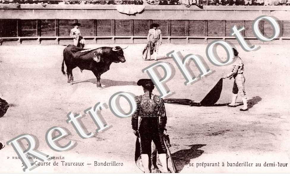 course de taureaux Banderillo se preparant au demi-tour