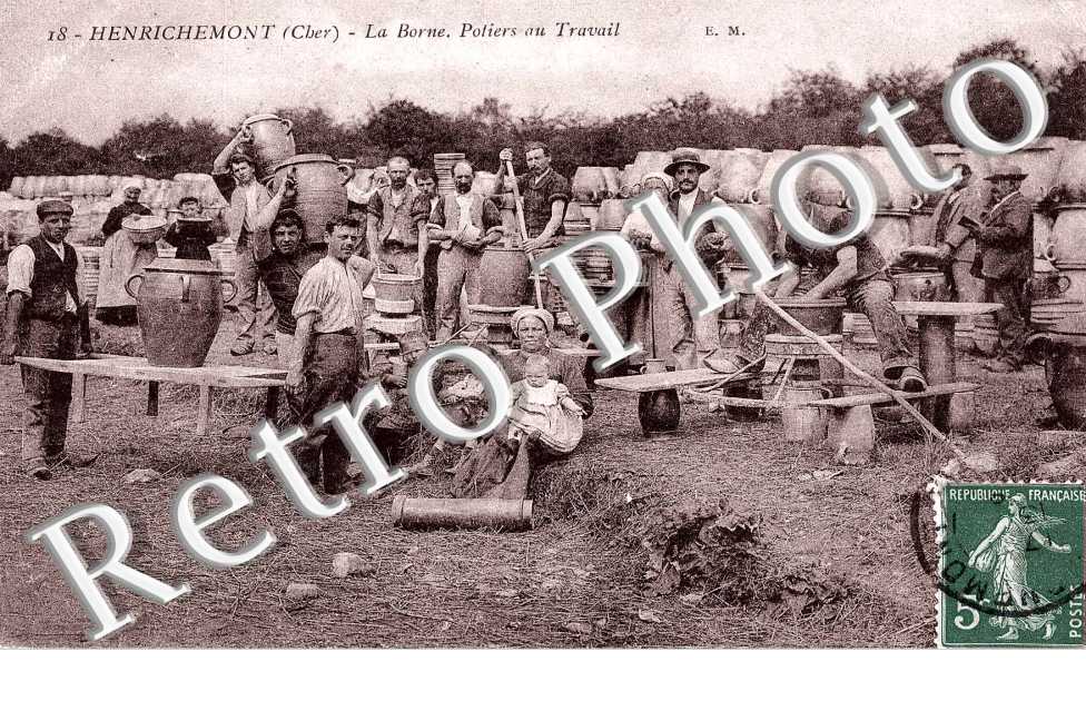 La Borne -  POTIERS AU TRAVAIL