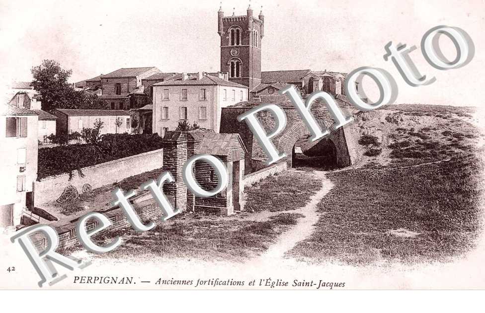 ANCIENNES FORTIFICATIONS ET L&#039;EGLISE ST JACQUES