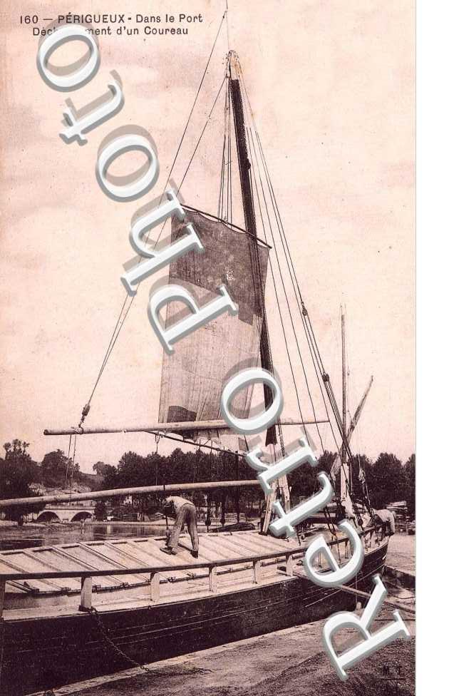 dans le port dechargement d'un coureau