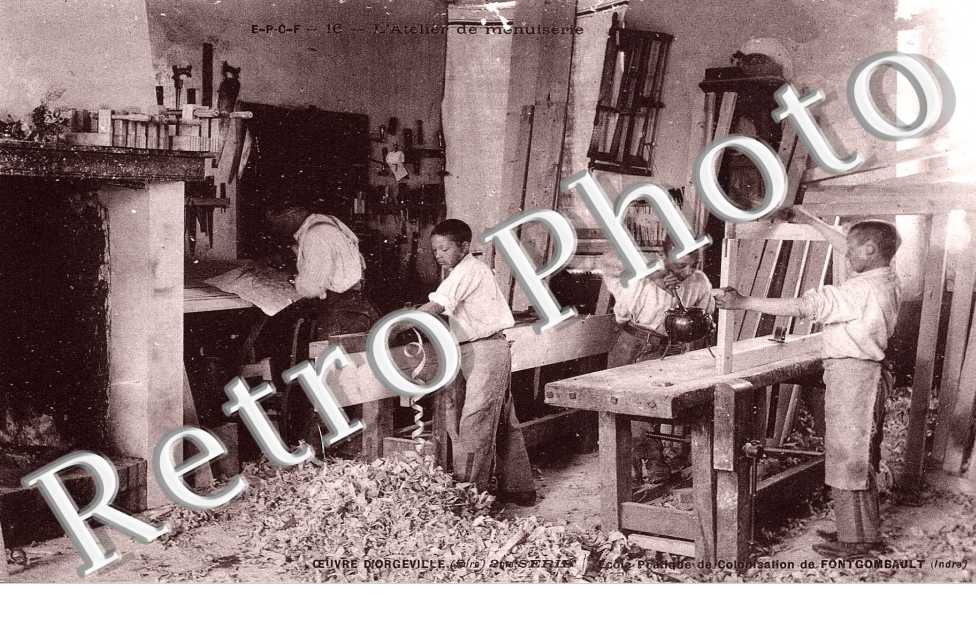 L'atelier de menuiserie  Oeuvre d'Orgeville ecole de Fontgombault (Indre)