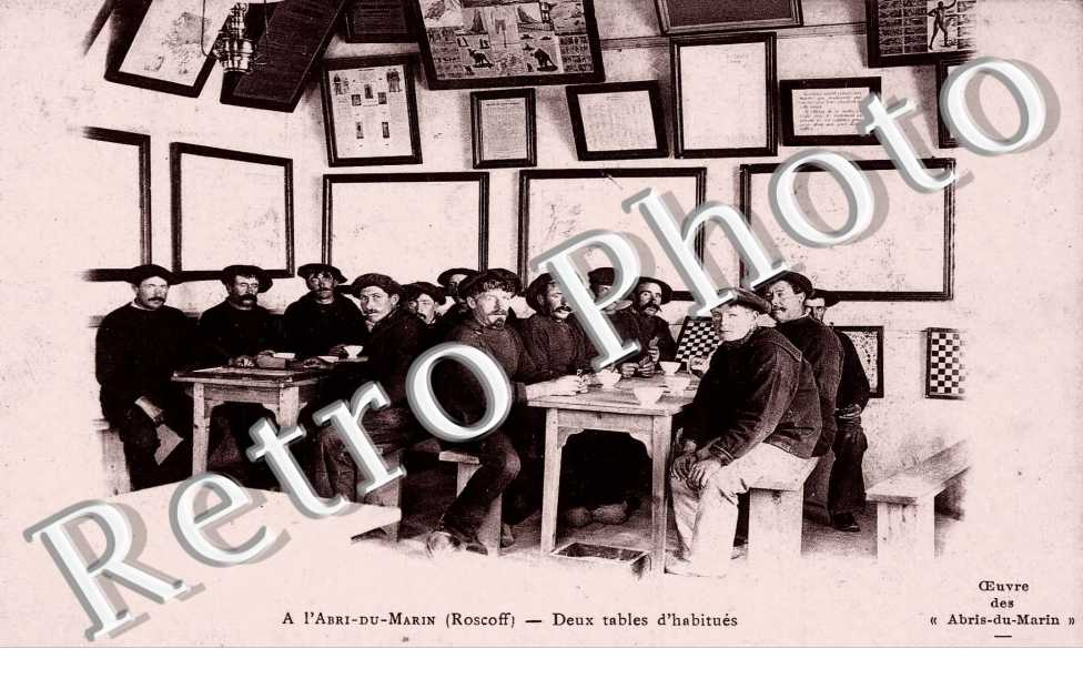 A l&#039;abri du marin - deux tables d&#039;habitues