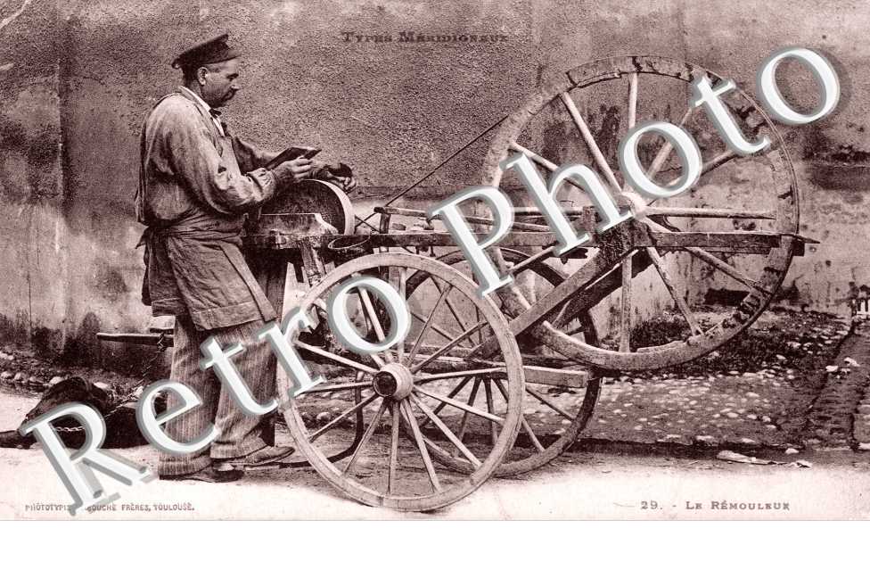 Types meridionaux - le remouleur - (folklore - metiers)