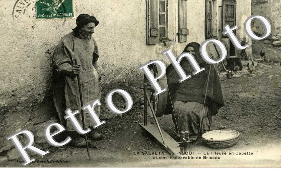 la fileuse en capette et son inseparable en brisaou