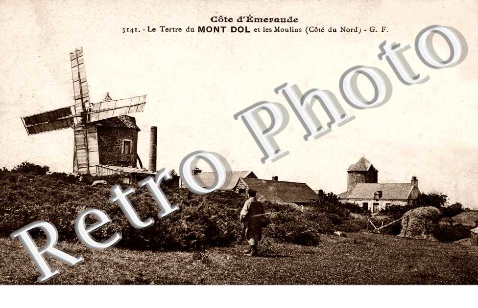 le tertre du mont dol et les moulins