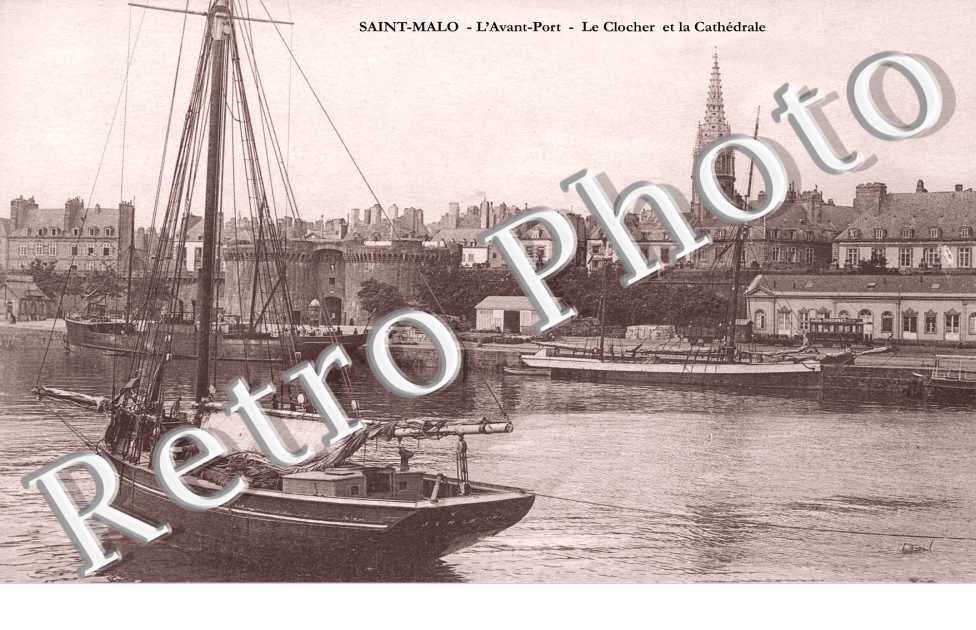 l&#039;avant port le clocher de la cathedrale