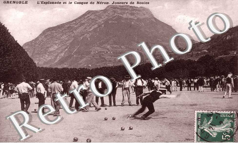 l'esplanade et le casque de Neron - joueurs de Boules