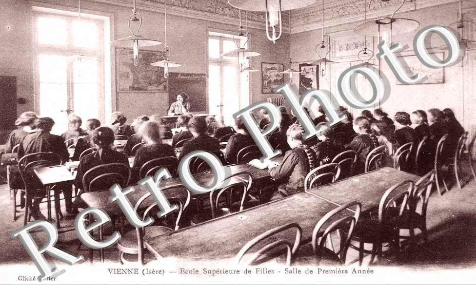 Ecole superieure de filles - salle de premiere Annee