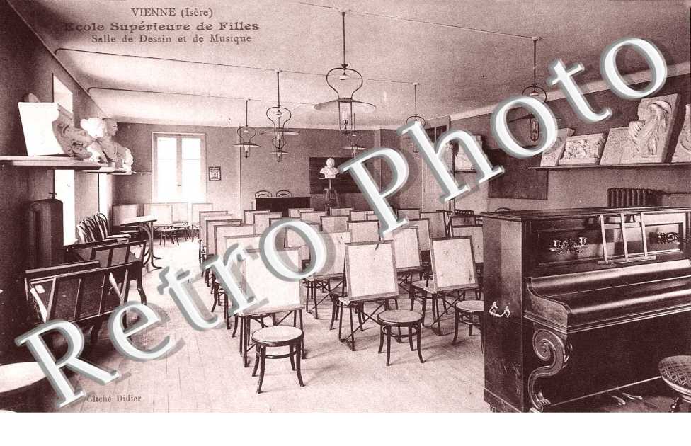 Ecole superieure de filles - salle de Dessin et de musique