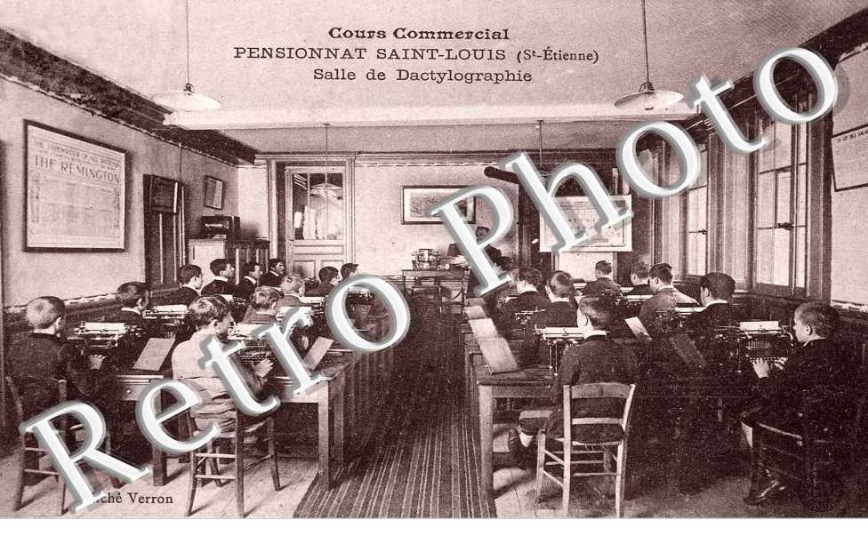 Pensionnat Saint Louis, cours commercial, salle de dactylographie