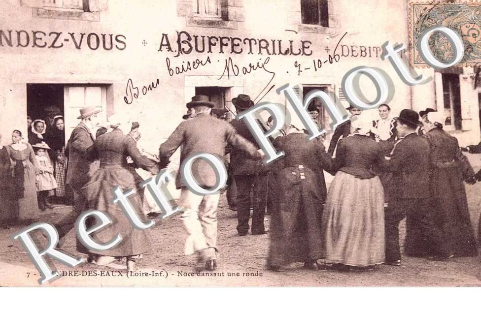 NOCE DANSANT UN ROND