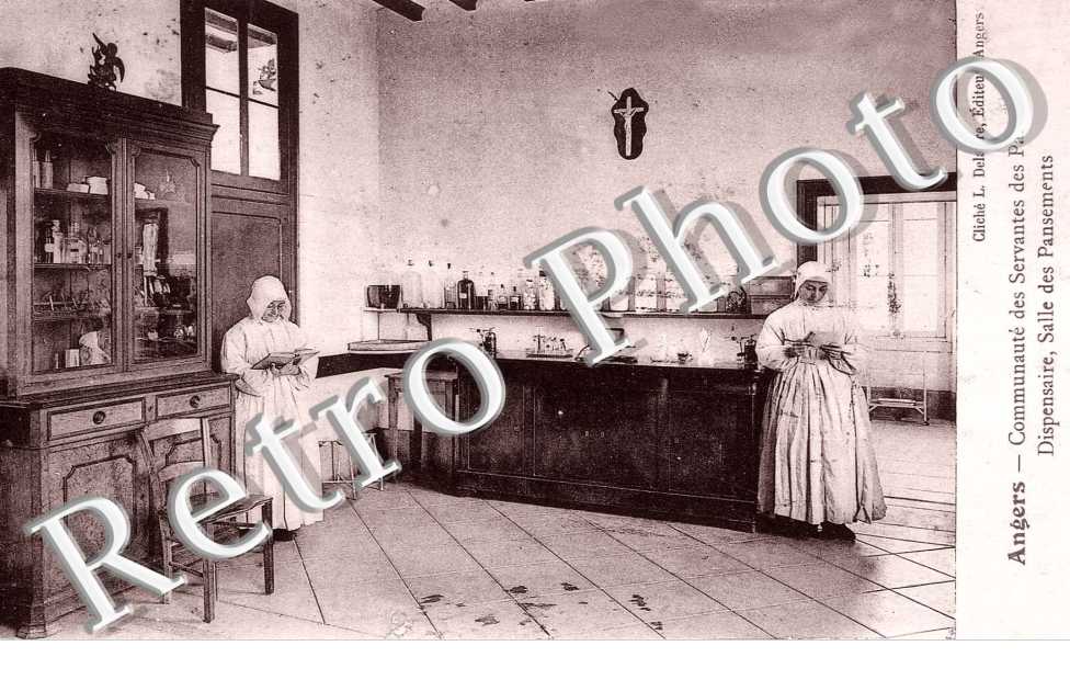Communaute des Servantes des Pauvres, dispensaire, salle des pansements
