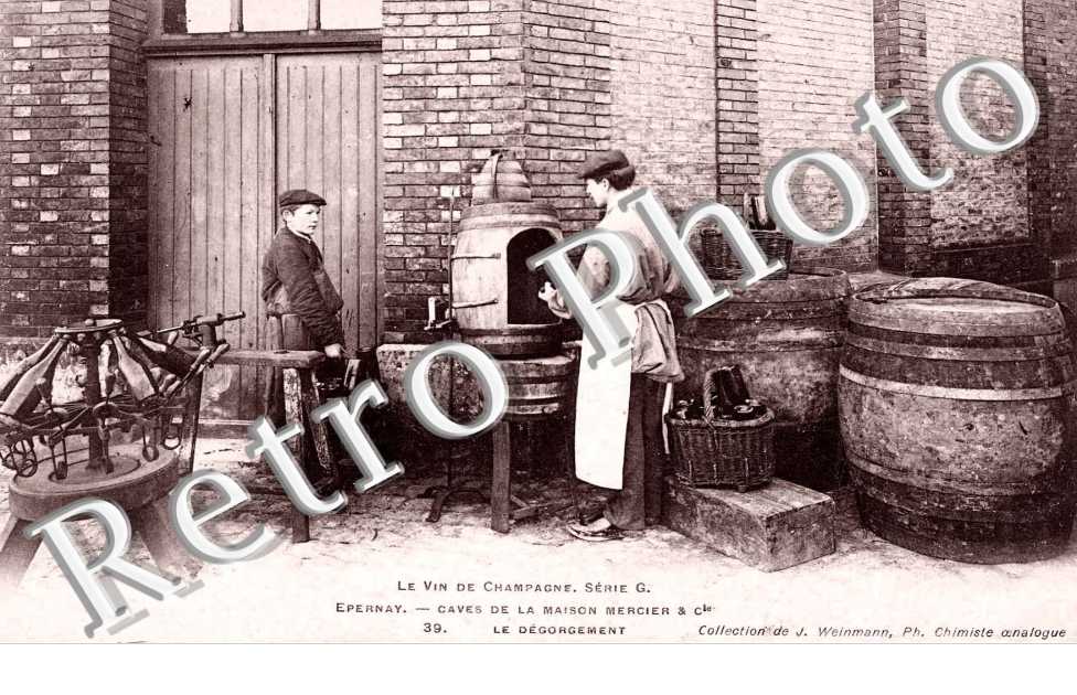 caves de la maison Mercier & Cie - le degorgement