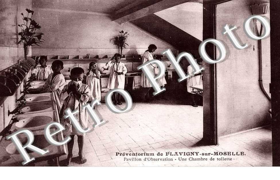 Preventorium -UNE CHAMBRE DE TOILETTE 