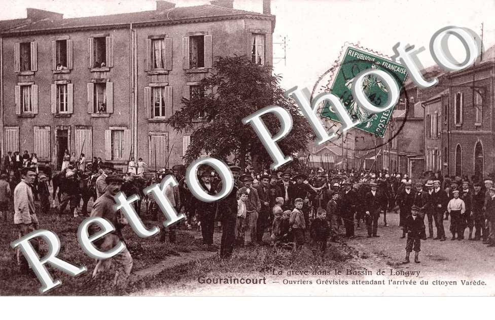 Gouraincourt - Greve - ouvriers grevistes attendant l'arrivee du citoyen Varede (politique)