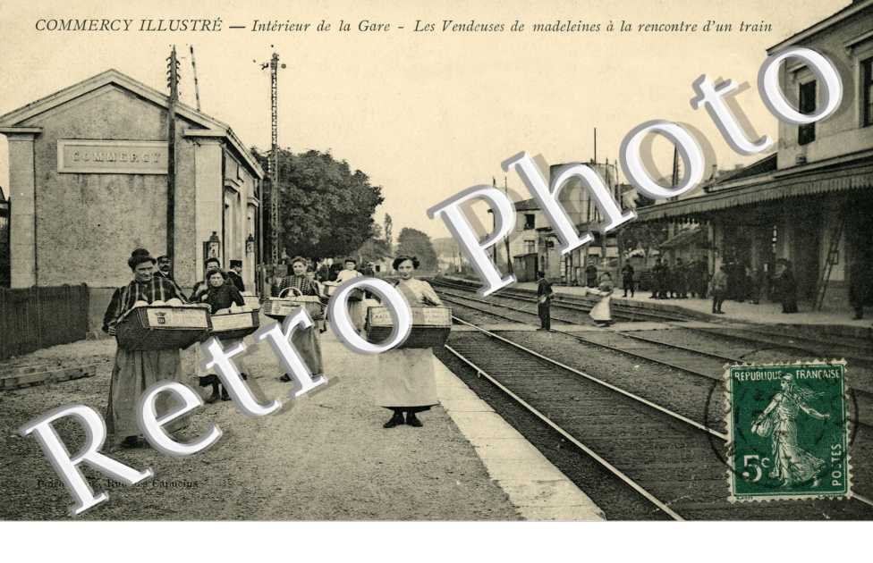 interieur de la gare - vendeuses de madeleines
