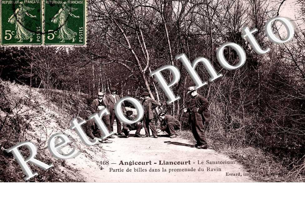 Le Sanatorium - partie de billes dans la promenade du ravin