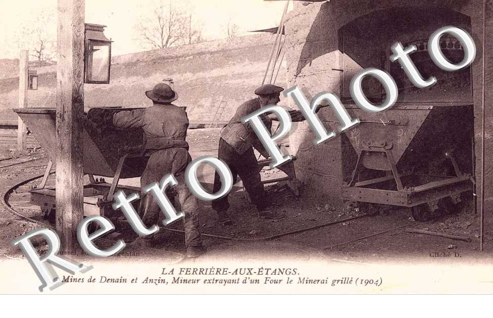 mines de Denain et Anzin - mineur extrayant d'un four le minerai grillé