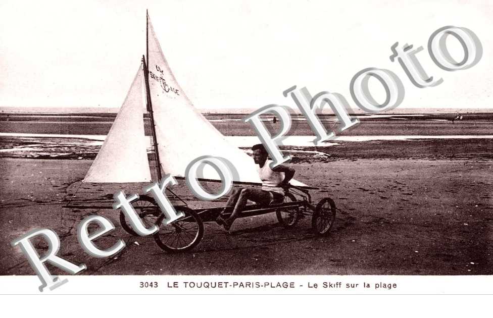 LE SKIFF SUR LA PLAGE 