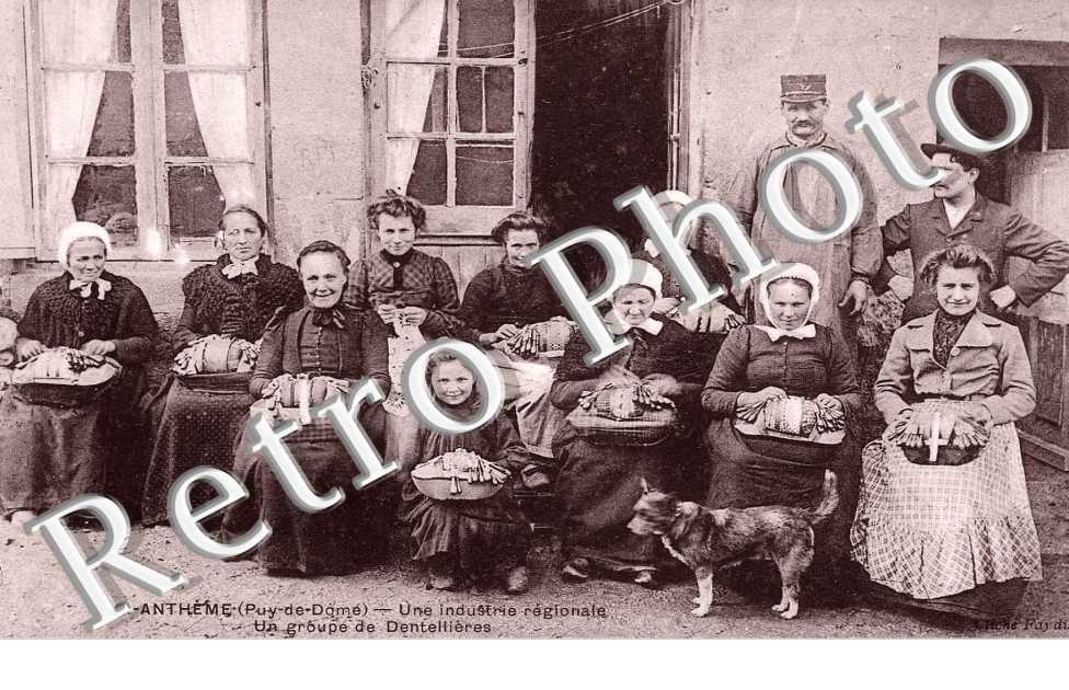 Une industrie regionale - un groupe de Dentellieres