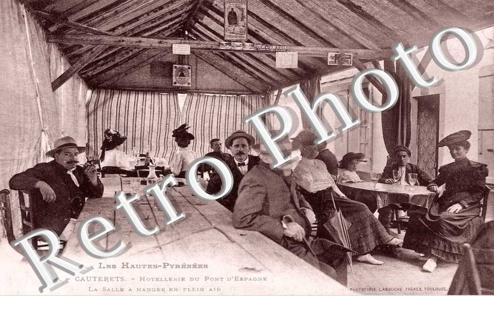 LA SALLE A MANGER EN PLEIN AIR Hotellerie du Pont d'Espagne