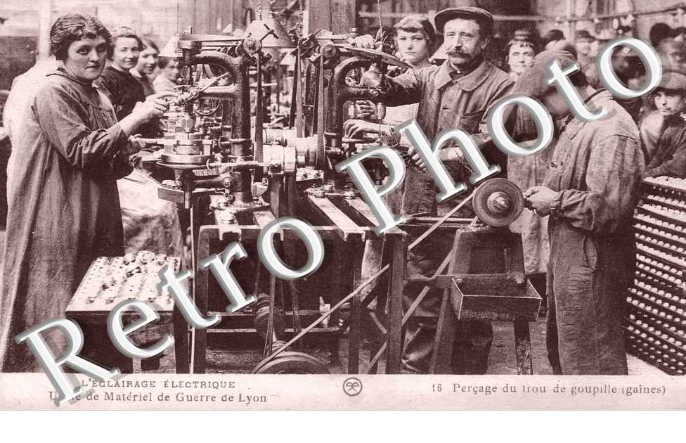 L'éclairage électrique usine de matériel de Guerre  Perçage du trou de goupille