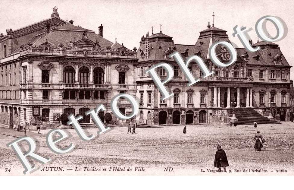 LE Theatre et l(hotel de ville