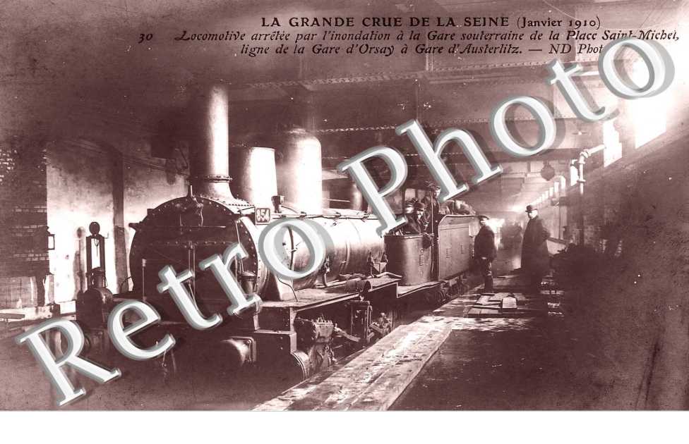 La Grande Crue de la Seine, locomotive arretee par l&#039;innondation a la Gare