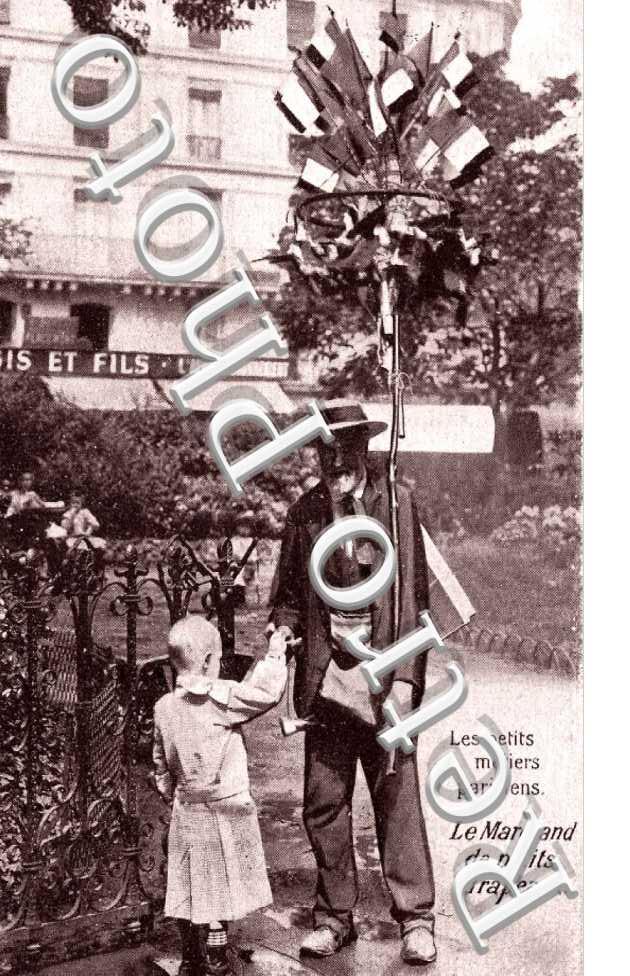 LE MARCHAND DE PETITS DRAPEAUX 