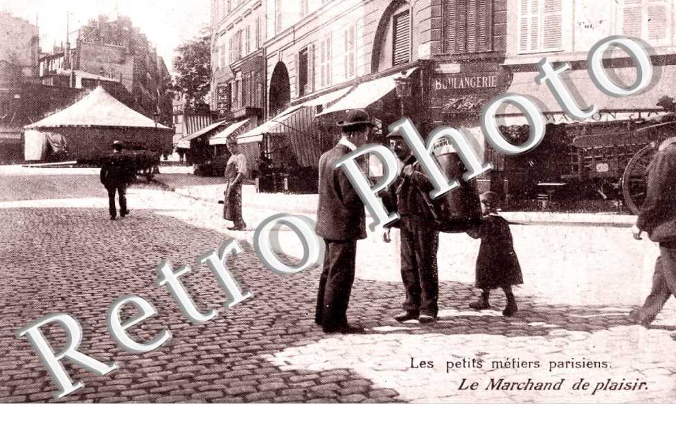 Les petits metiers parisiens Le marchand de plaisir