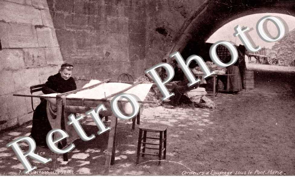 CARDEURS A L&#039;OUVRAGE sous le Pont Marie