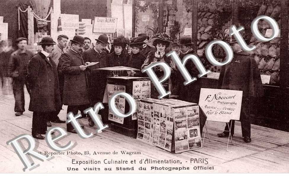 UNE VISITE AU STAND DU PHOTOGRAPHE