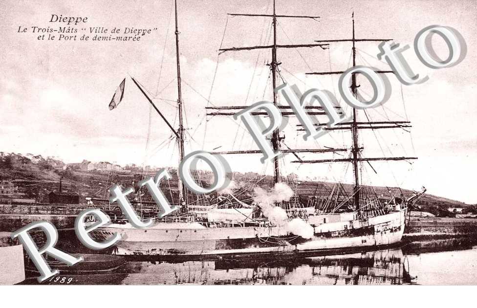 le Trois-Mats " Ville de Dieppe " et le port de demi-maree