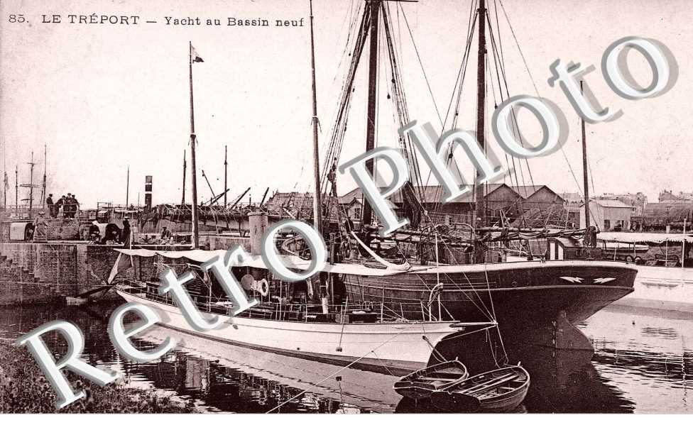 Yacht au bassin neuf