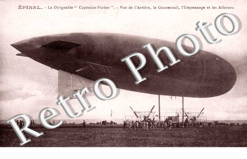 le Dirigeable " Capitaine Ferber "  Vue de l&#039;arriere, le gouvernail