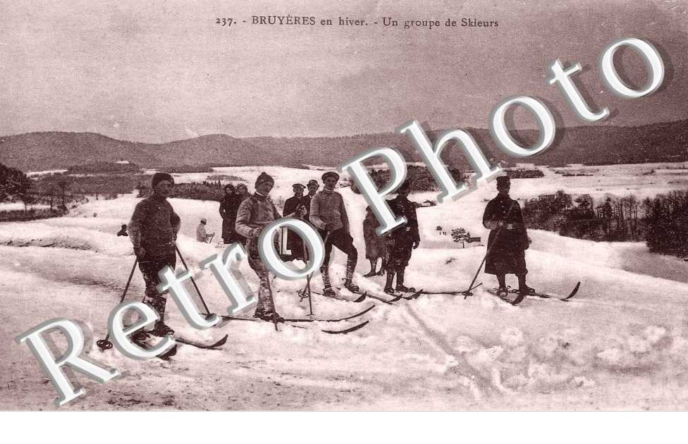 Un groupe de skieurs
