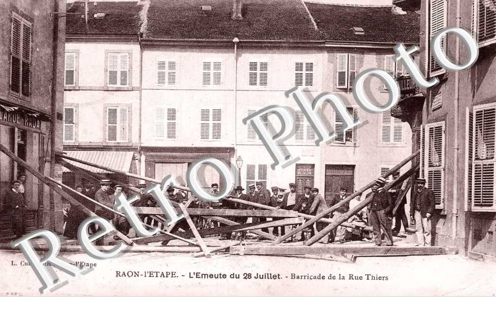 la rue Thiers L&#039;emeute du 28 juillet - Barricade