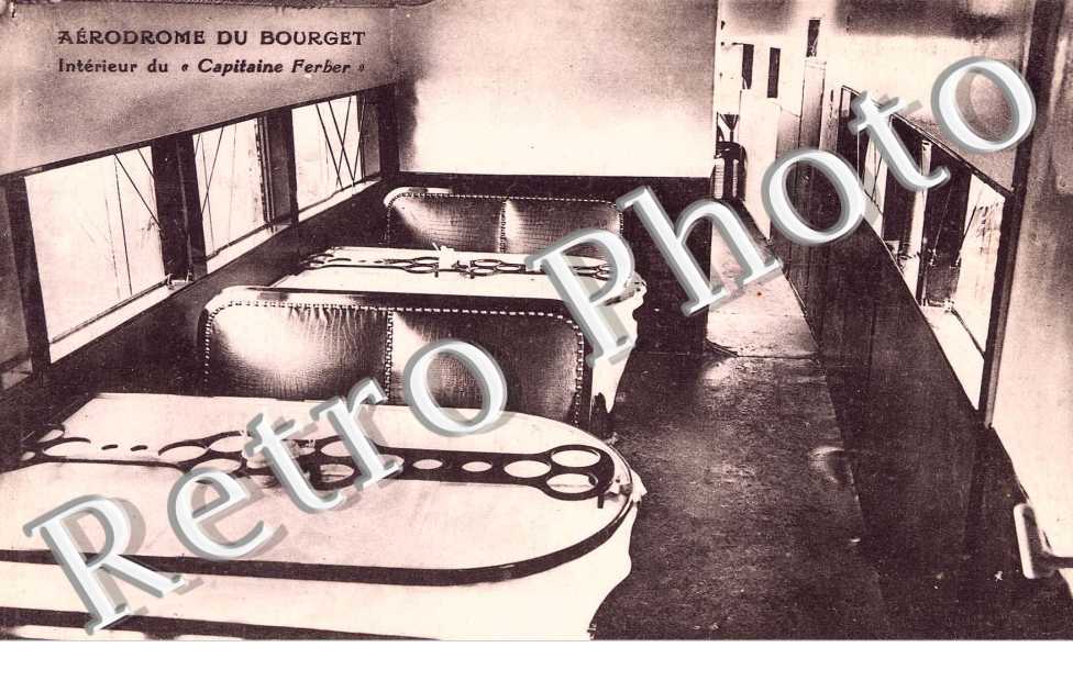 Aerodrome du Bourget - Interieur du "capitaine Ferber"
