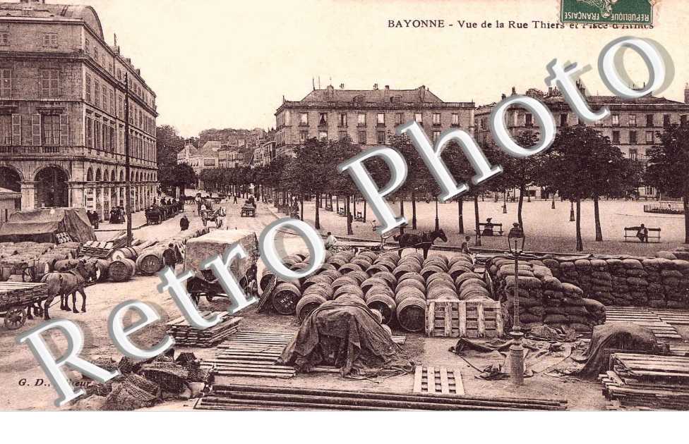 VUE DE LA RUE THIERS et place d&#039;Armes