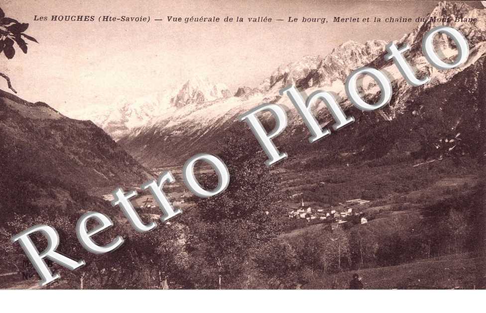 vue generale de la vallee, le bourg, Merlet et la chaine du Mont Blanc