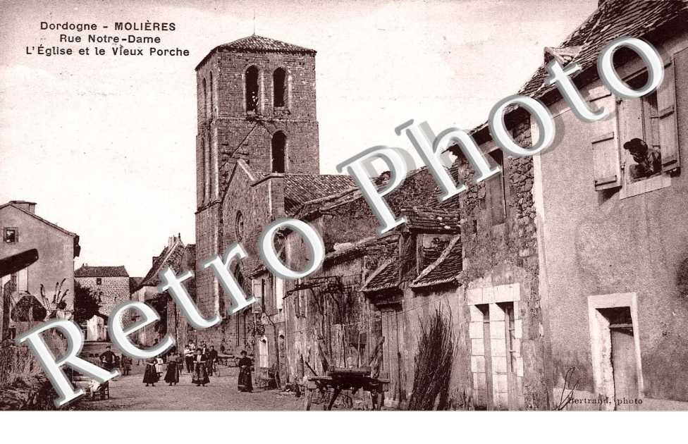Rue Notre Dame - l&#039;eglise et le vieux porche
