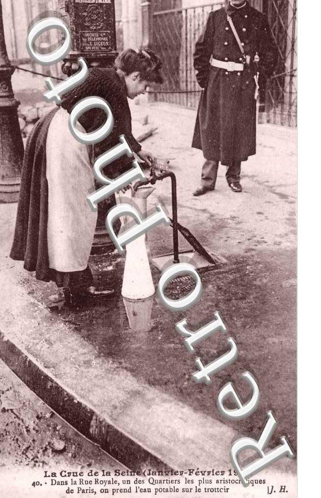 DANS LA RUE ROYALE FEVRIER 1910  - rue Royale