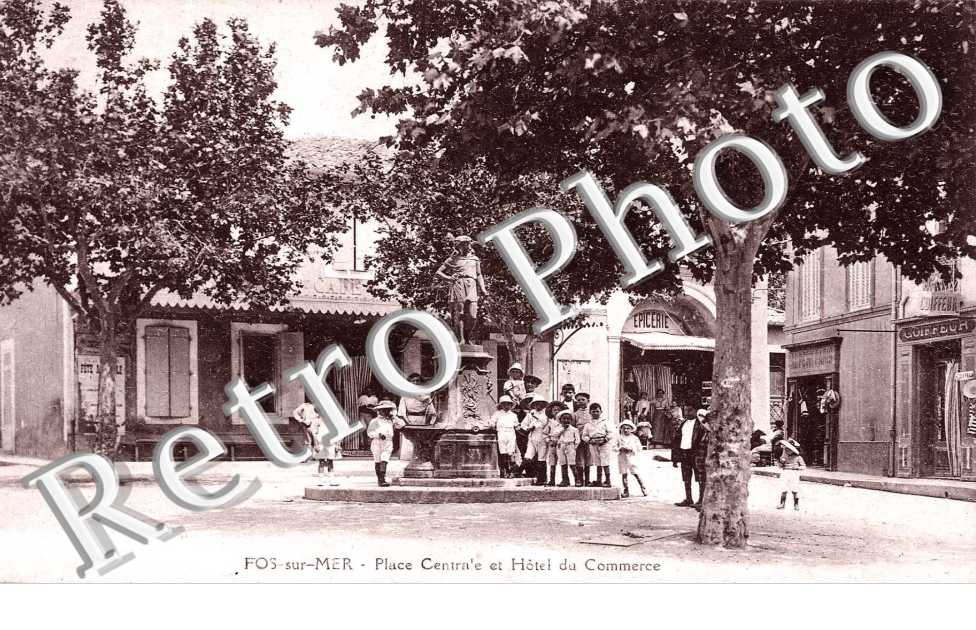 Place centrale et hotel du commerce