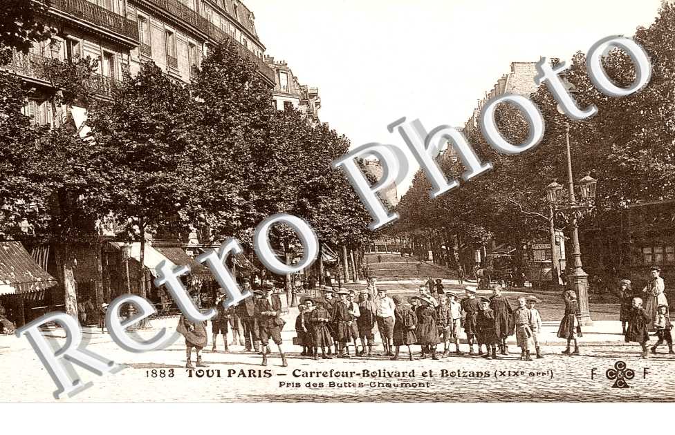 CARREFOUR BOLIVARD et Botzans pris des Buttes Chaumont  