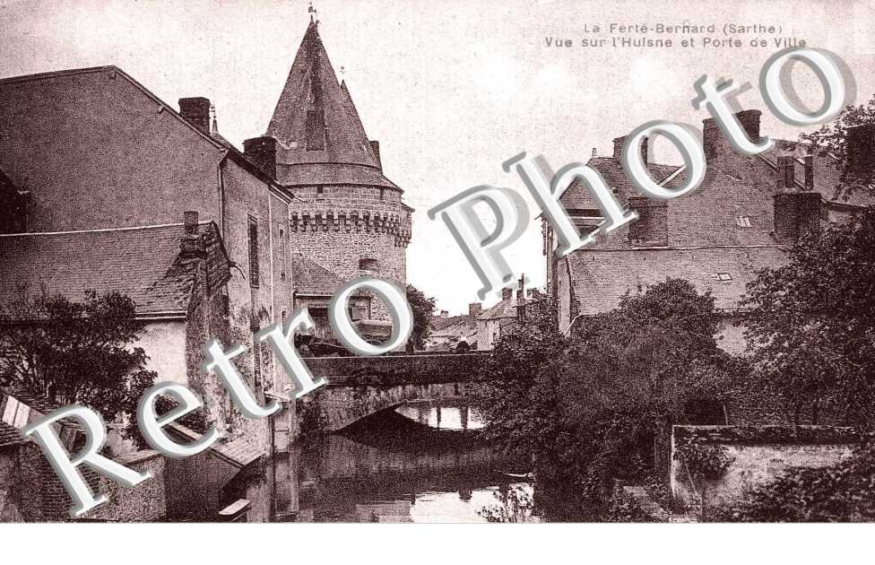 vue sur l&#039;Huisne et Porte de ville