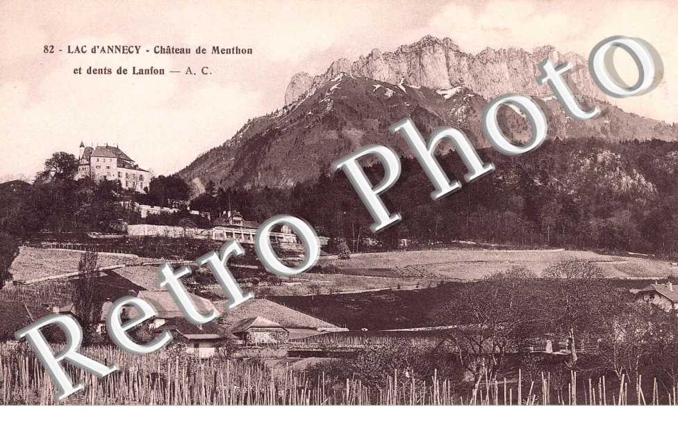 Lac d&#039;Annecy - chateau de menthon et dents de Lanfon