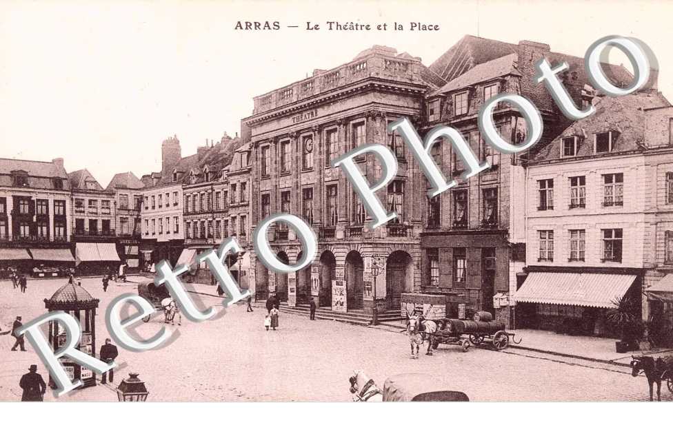 LE THEATRE ET LA PLACE